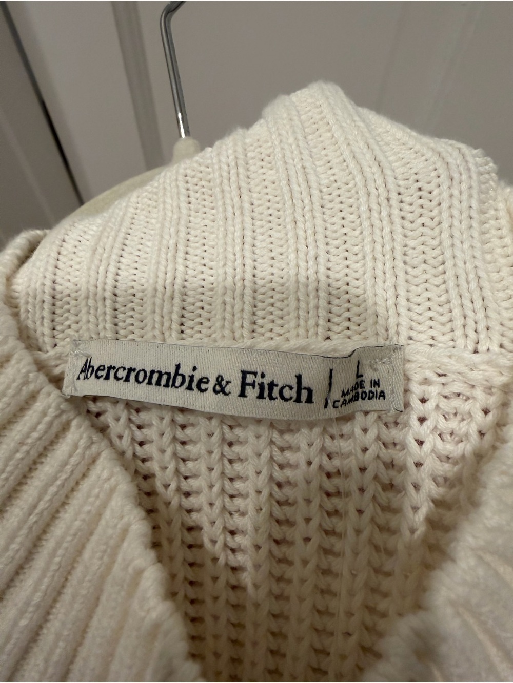 NWT Abercrombie Sleeveless Mock Neck Knit Top - Cream - Picture 3 of 5